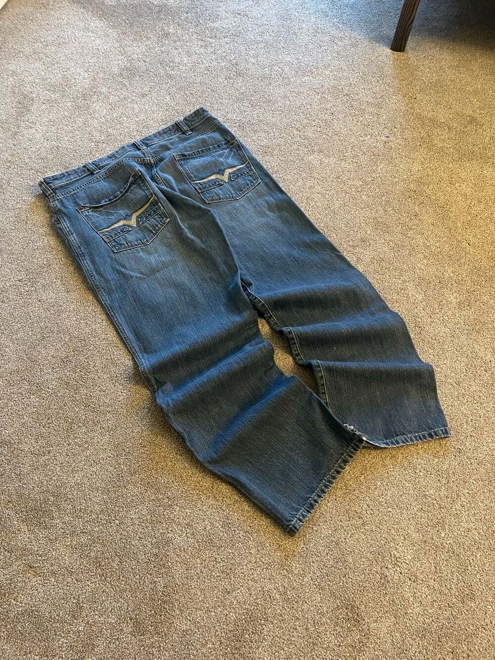 DKNY Jeans Men's 38x32 Medium Wash Relaxed Straight Leg Denim Jeans